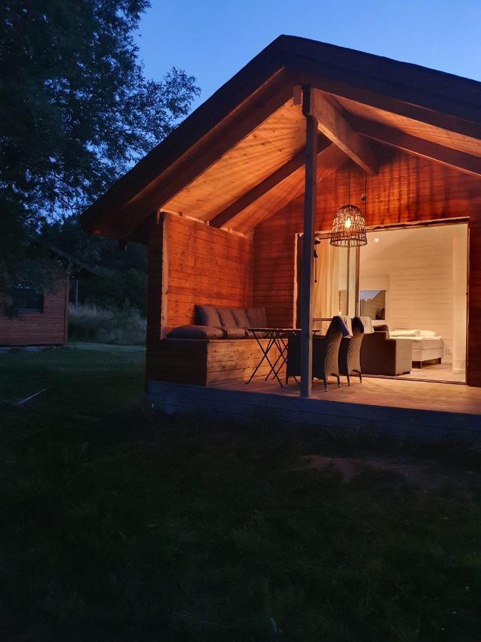 Villa Skogsbaeckens Stugby Ab à Tomelilla Extérieur photo