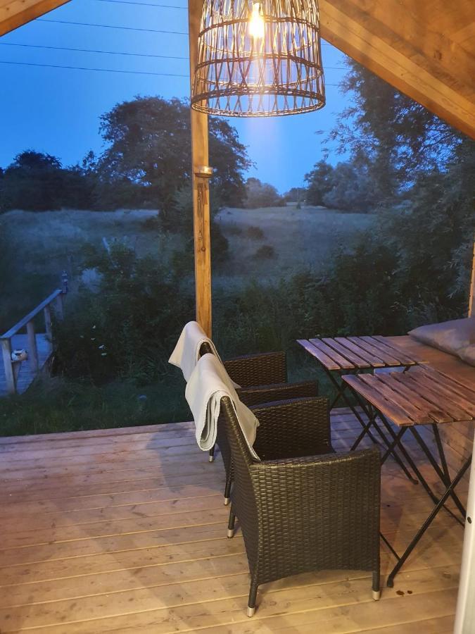 Villa Skogsbaeckens Stugby Ab à Tomelilla Extérieur photo