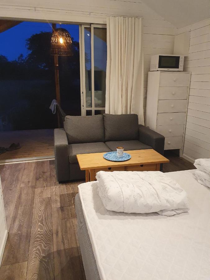 Villa Skogsbaeckens Stugby Ab à Tomelilla Extérieur photo