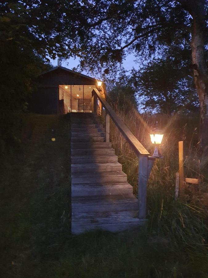 Villa Skogsbaeckens Stugby Ab à Tomelilla Extérieur photo