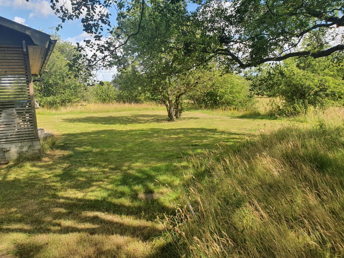 Villa Skogsbaeckens Stugby Ab à Tomelilla Extérieur photo